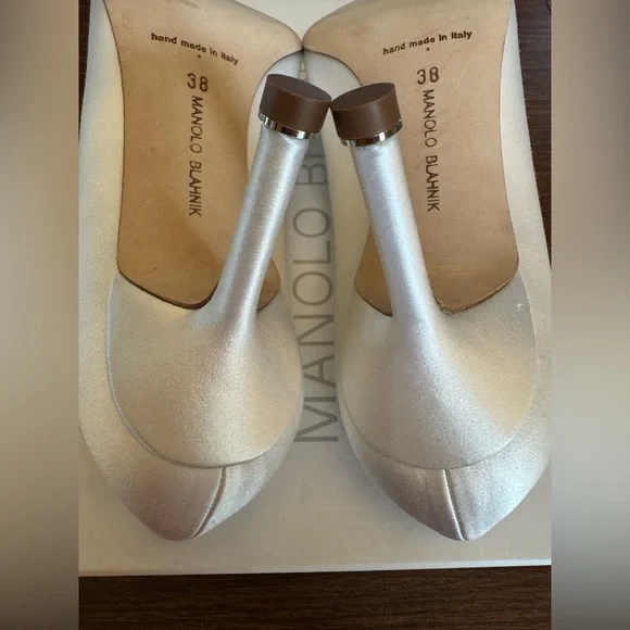 Manolo Blahnik Hangisi 105mm Satin Pumps - Picture 8 of 9